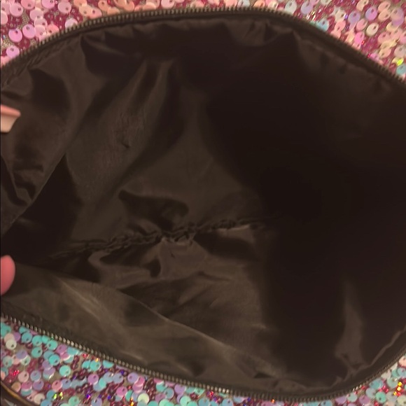 Victoria's Secret Cream Makeup bag - Picture 4 of 4